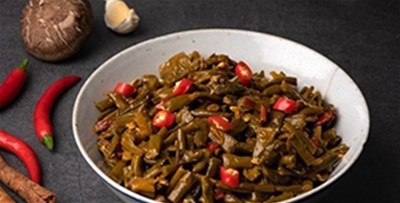 螺螄粉被“中傷”？酸豆角加工讓人大開眼界